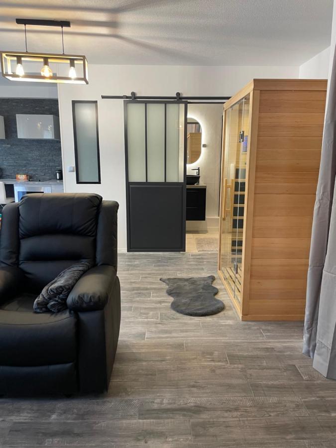 Apartment T2 Renove, Jaccuzi, Sauna, Sieges Massants, Jardin, Parking, Metro *