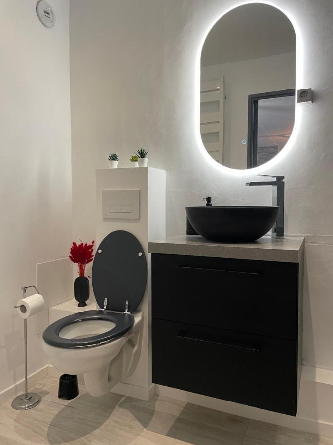 T2 Rénové, Jaccuzi, Sauna, Sièges Massants, Jardin, Parking, Métro *