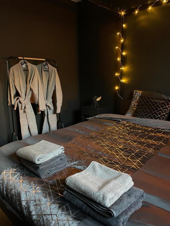 T2 Rénové, Jaccuzi, Sauna, Sièges Massants, Jardin, Parking, Métro *