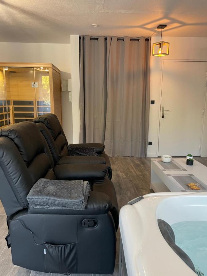 Appartement T2 Rénové, Jaccuzi, Sauna, Sièges Massants, Jardin, Parking, Métro *
